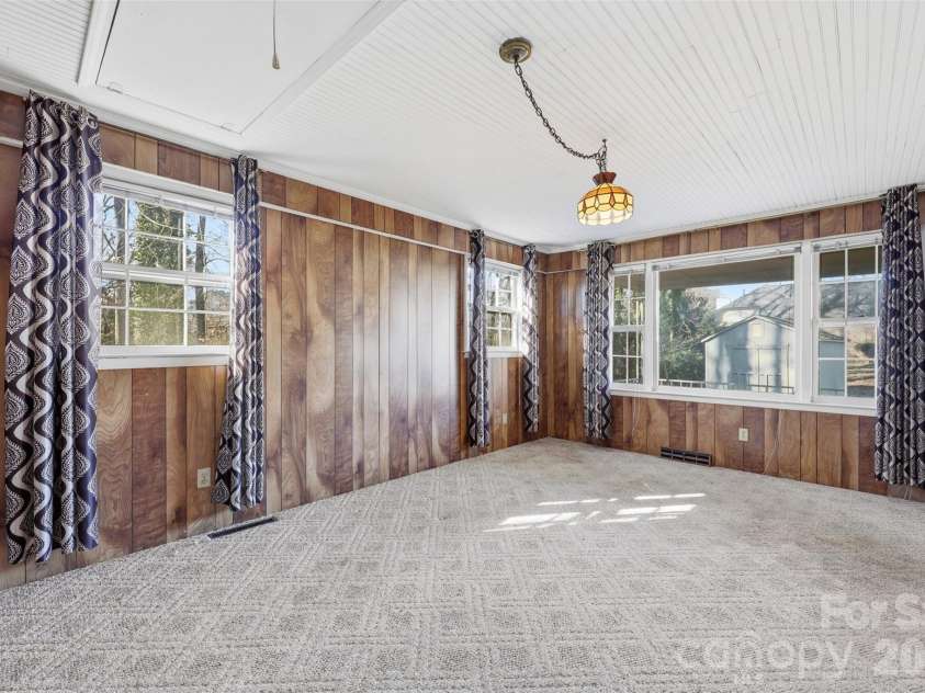 800 Old Little Rock Road, Charlotte, NC 28214.  MLS# CAR4338069, YatesRealty ID 3156. 