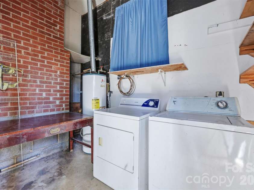 800 Old Little Rock Road, Charlotte, NC 28214.  MLS# CAR4338069, YatesRealty ID 3156. 