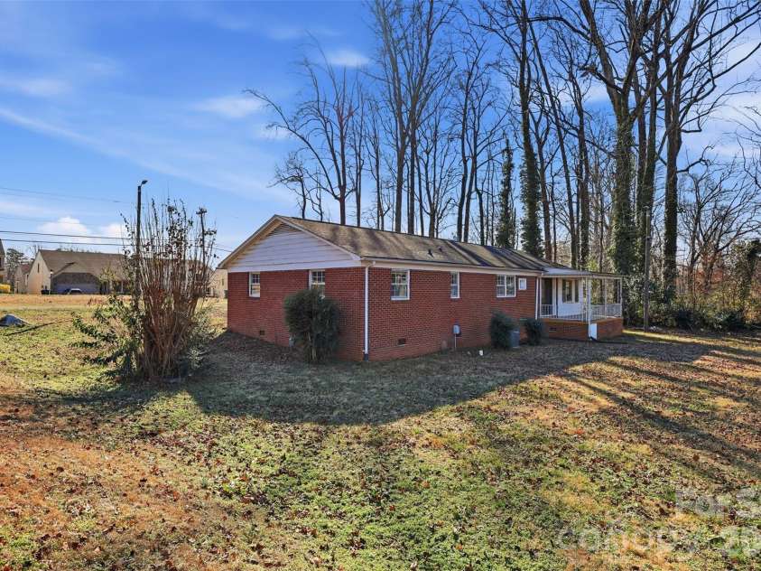 800 Old Little Rock Road, Charlotte, NC 28214.  MLS# CAR4338069, YatesRealty ID 3156. 