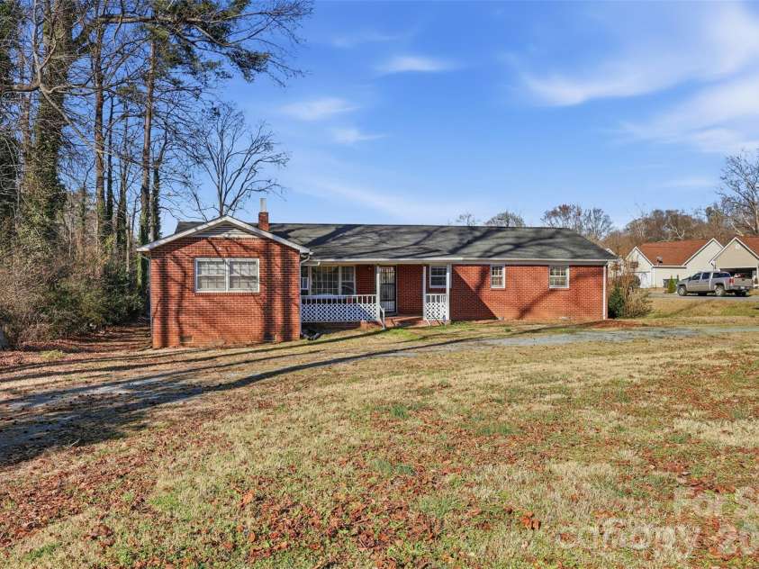 800 Old Little Rock Road, Charlotte, NC 28214.  MLS# CAR4338069, YatesRealty ID 3156. 