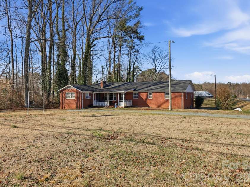 800 Old Little Rock Road, Charlotte, NC 28214.  MLS# CAR4338069, YatesRealty ID 3156. 