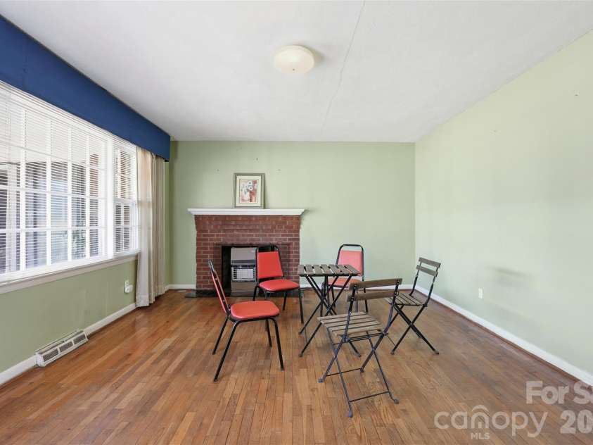 800 Old Little Rock Road, Charlotte, NC 28214.  MLS# CAR4338069, YatesRealty ID 3156. 