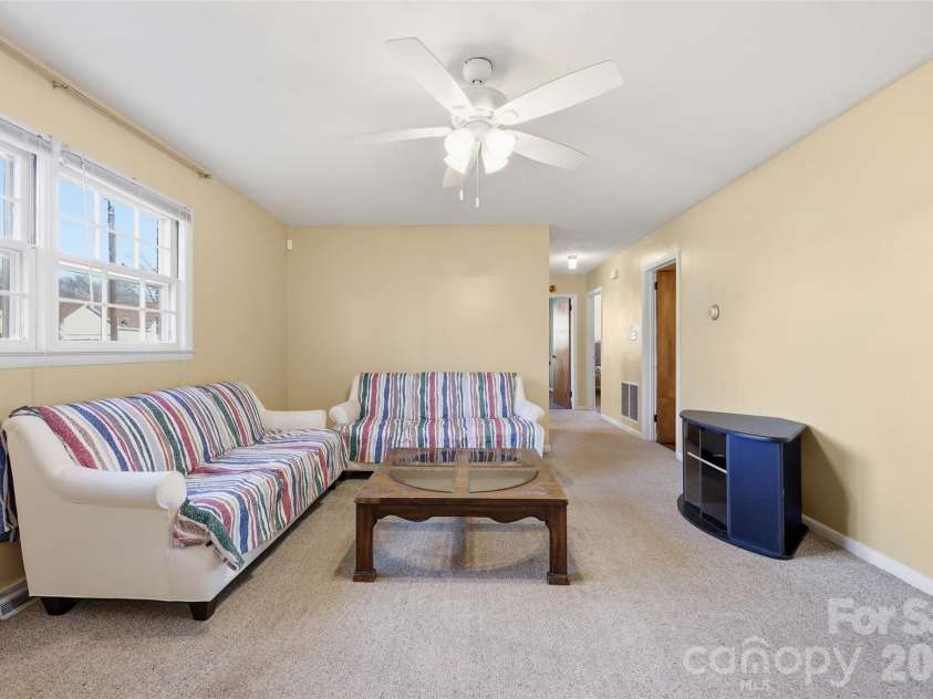 800 Old Little Rock Road, Charlotte, NC 28214.  MLS# CAR4338069, YatesRealty ID 3156. 