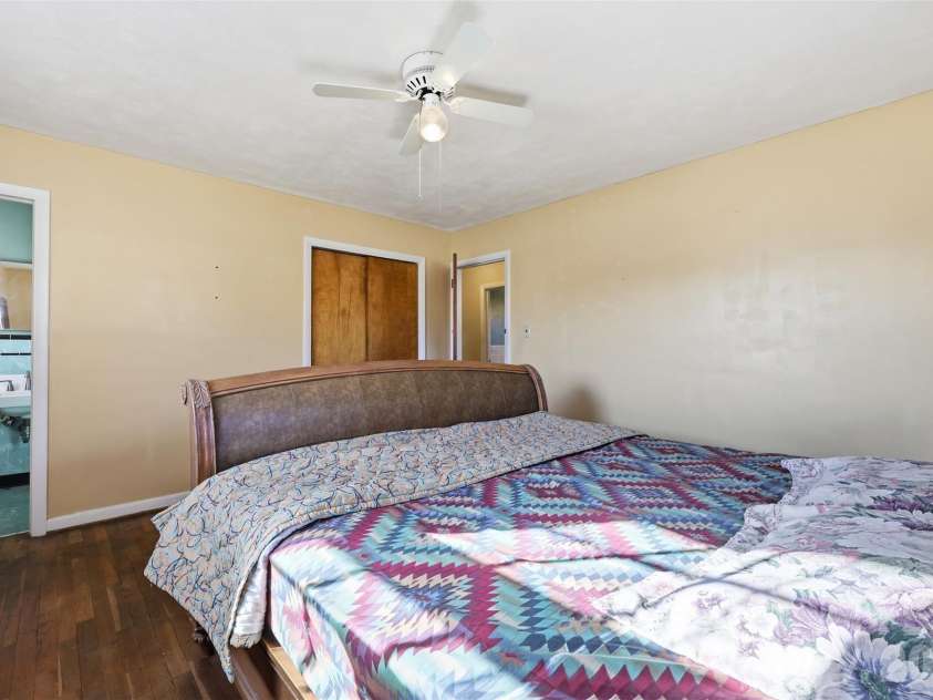 800 Old Little Rock Road, Charlotte, NC 28214.  MLS# CAR4338069, YatesRealty ID 3156. 