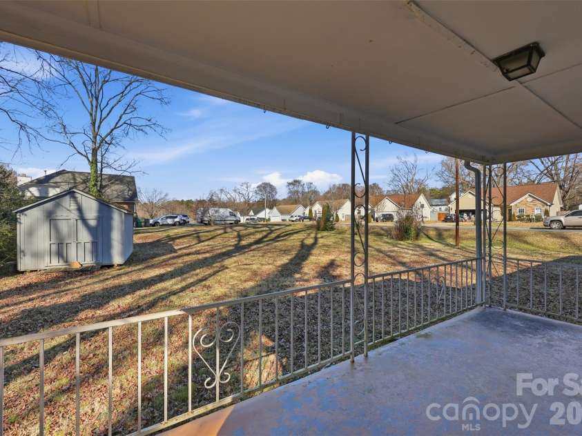 800 Old Little Rock Road, Charlotte, NC 28214.  MLS# CAR4338069, YatesRealty ID 3156. 