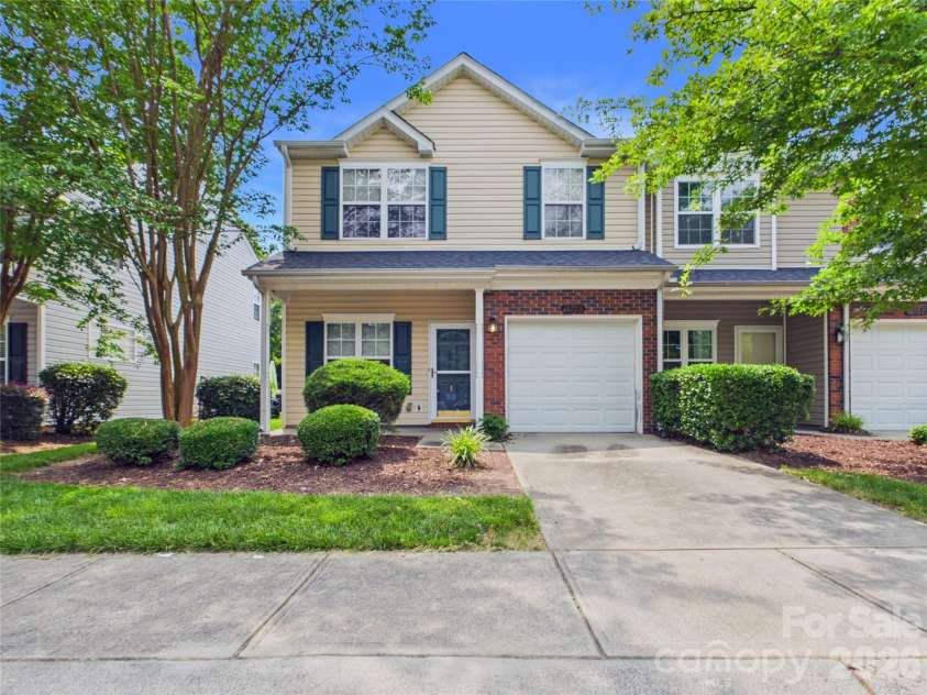 11753 Coddington Ridge Drive, Charlotte, NC 28214.  MLS# CAR4390769, YatesRealty ID 31560. 
