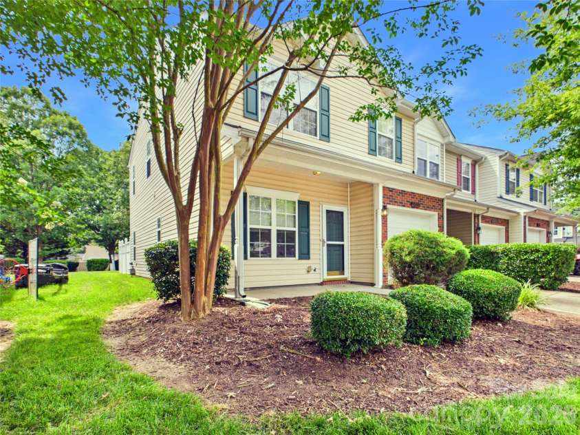 11753 Coddington Ridge Drive, Charlotte, NC 28214.  MLS# CAR4390769, YatesRealty ID 31560. 