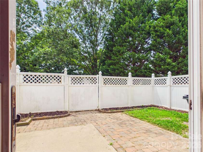 11753 Coddington Ridge Drive, Charlotte, NC 28214.  MLS# CAR4390769, YatesRealty ID 31560. 