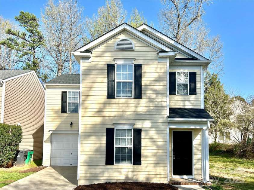 7702 Brisbane Court, Charlotte, NC 28215.  MLS# CAR4223141, YatesRealty ID 31561. 
