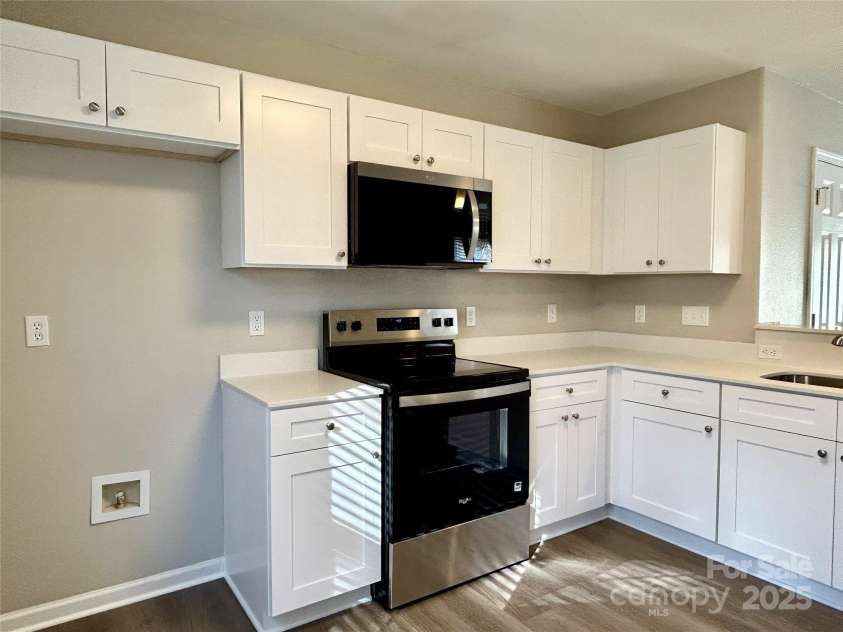 7702 Brisbane Court, Charlotte, NC 28215.  MLS# CAR4223141, YatesRealty ID 31561. 