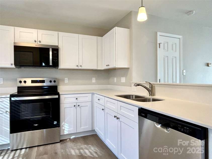 7702 Brisbane Court, Charlotte, NC 28215.  MLS# CAR4223141, YatesRealty ID 31561. 