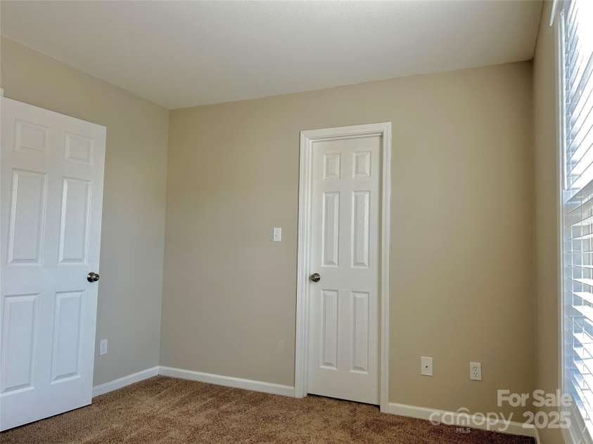 7702 Brisbane Court, Charlotte, NC 28215.  MLS# CAR4223141, YatesRealty ID 31561. 