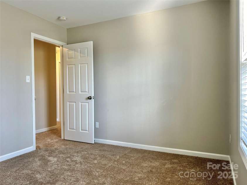 7702 Brisbane Court, Charlotte, NC 28215.  MLS# CAR4223141, YatesRealty ID 31561. 