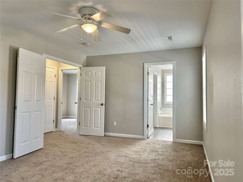 7702 Brisbane Court, Charlotte, NC 28215.  MLS# CAR4223141, YatesRealty ID 31561. 
