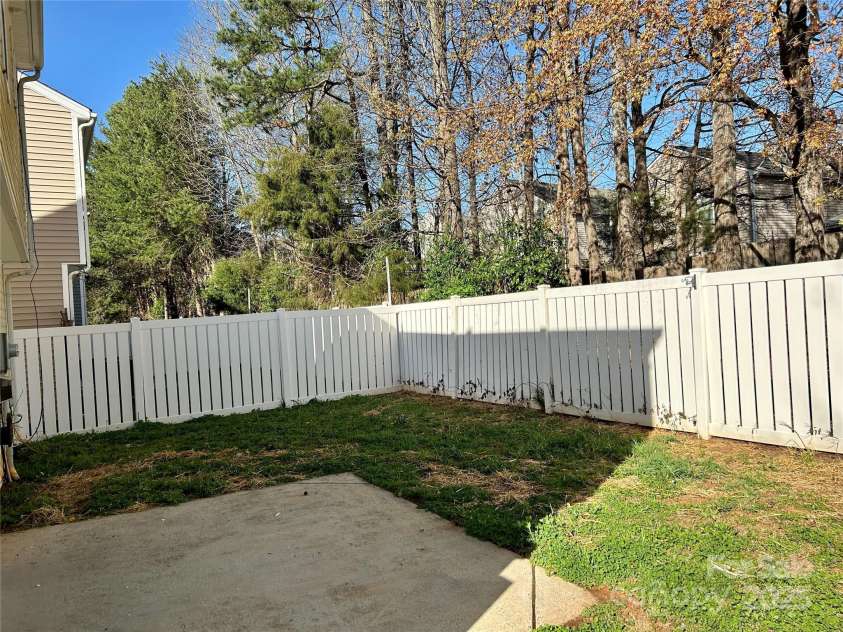 7702 Brisbane Court, Charlotte, NC 28215.  MLS# CAR4223141, YatesRealty ID 31561. 