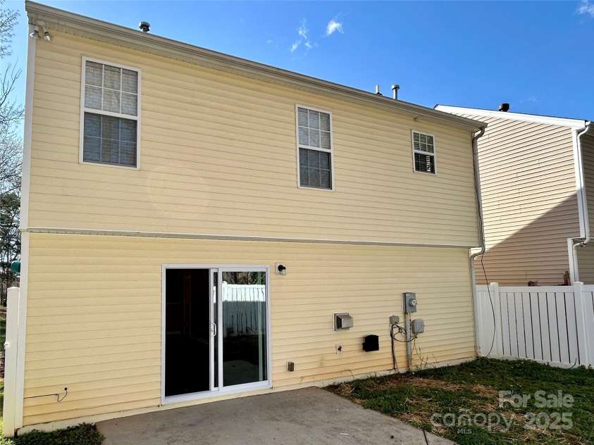 7702 Brisbane Court, Charlotte, NC 28215.  MLS# CAR4223141, YatesRealty ID 31561. 