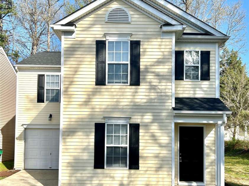 7702 Brisbane Court, Charlotte, NC 28215.  MLS# CAR4223141, YatesRealty ID 31561. 