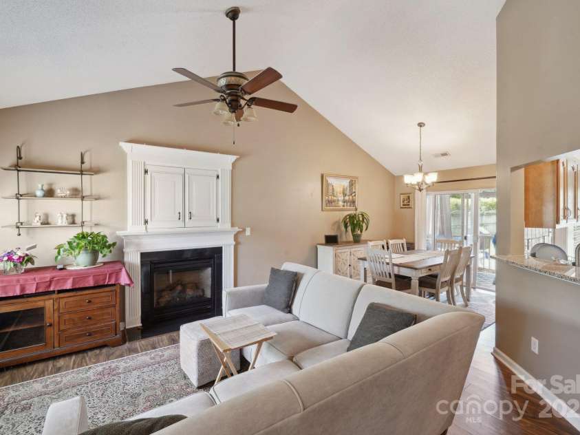 8105 Castlemaine Drive, Matthews, NC 28104.  MLS# CAR4258985, YatesRealty ID 31561. 