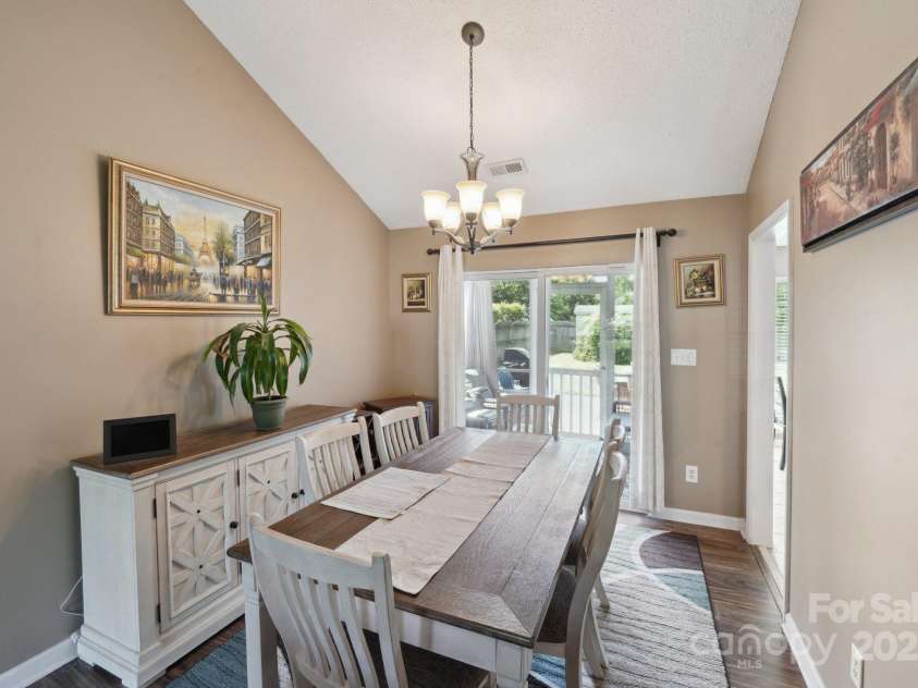 8105 Castlemaine Drive, Matthews, NC 28104.  MLS# CAR4258985, YatesRealty ID 31561. 