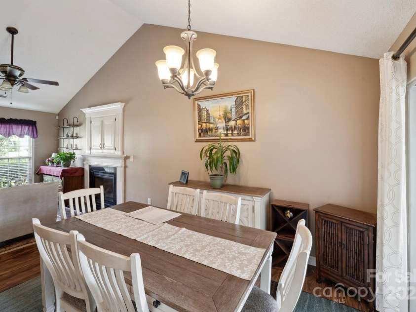 8105 Castlemaine Drive, Matthews, NC 28104.  MLS# CAR4258985, YatesRealty ID 31561. 