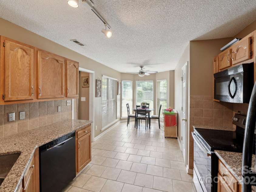 8105 Castlemaine Drive, Matthews, NC 28104.  MLS# CAR4258985, YatesRealty ID 31561. 