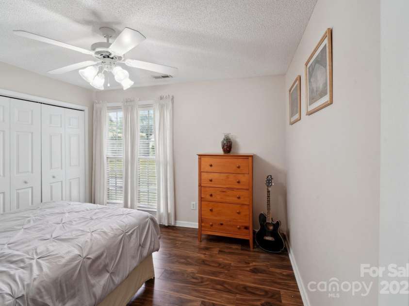 8105 Castlemaine Drive, Matthews, NC 28104.  MLS# CAR4258985, YatesRealty ID 31561. 