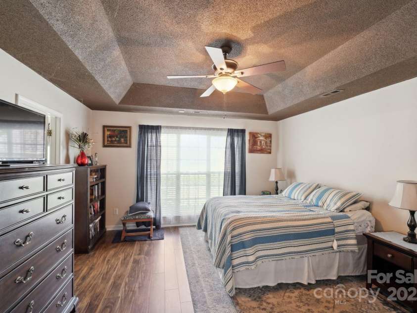 8105 Castlemaine Drive, Matthews, NC 28104.  MLS# CAR4258985, YatesRealty ID 31561. 