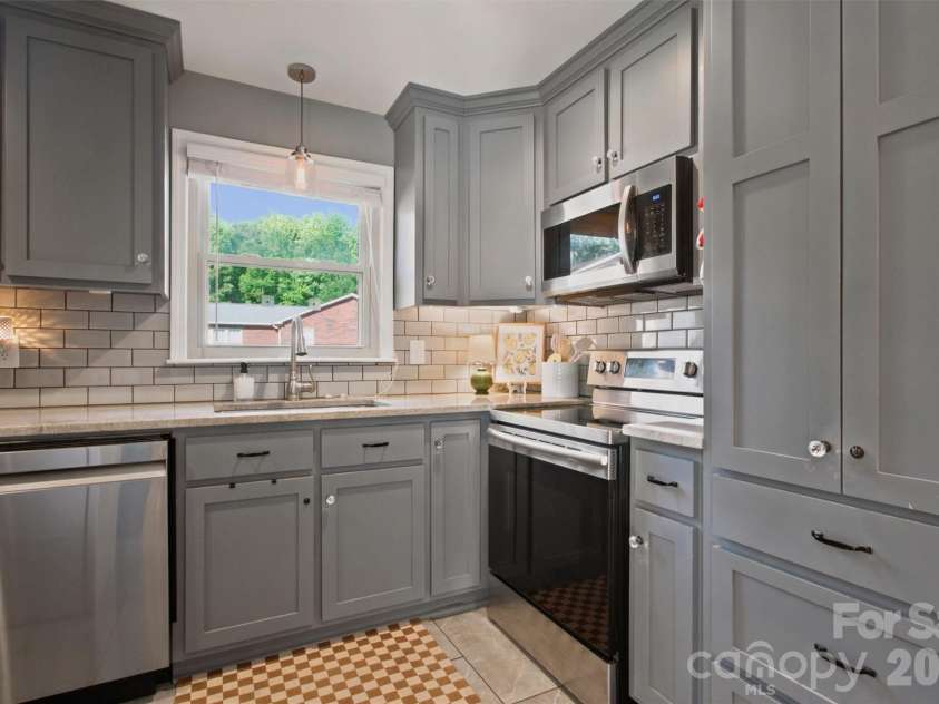 4608 Rainbow Drive, Kannapolis, NC 28081.  MLS# CAR4393962, YatesRealty ID 31562. 