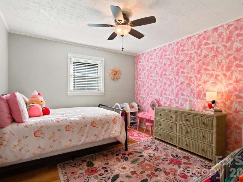 4608 Rainbow Drive, Kannapolis, NC 28081.  MLS# CAR4393962, YatesRealty ID 31562. Secondary bedroom across from bathroom