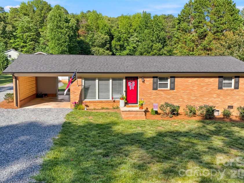 4608 Rainbow Drive, Kannapolis, NC 28081.  MLS# CAR4393962, YatesRealty ID 31562. Weclome to 4608 Rainbow Dr.