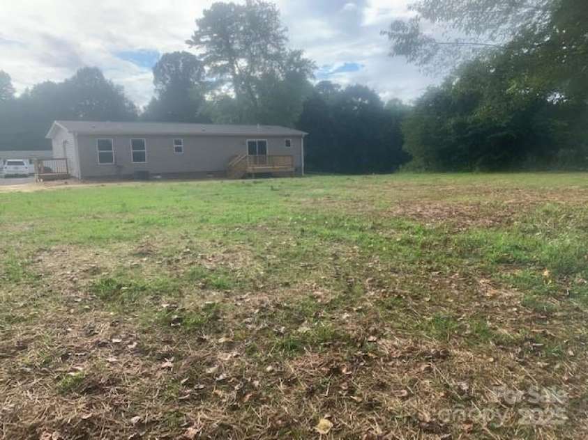 166 Eastgate Drive, Statesville, NC 28625.  MLS# CAR4280738, YatesRealty ID 31563. 