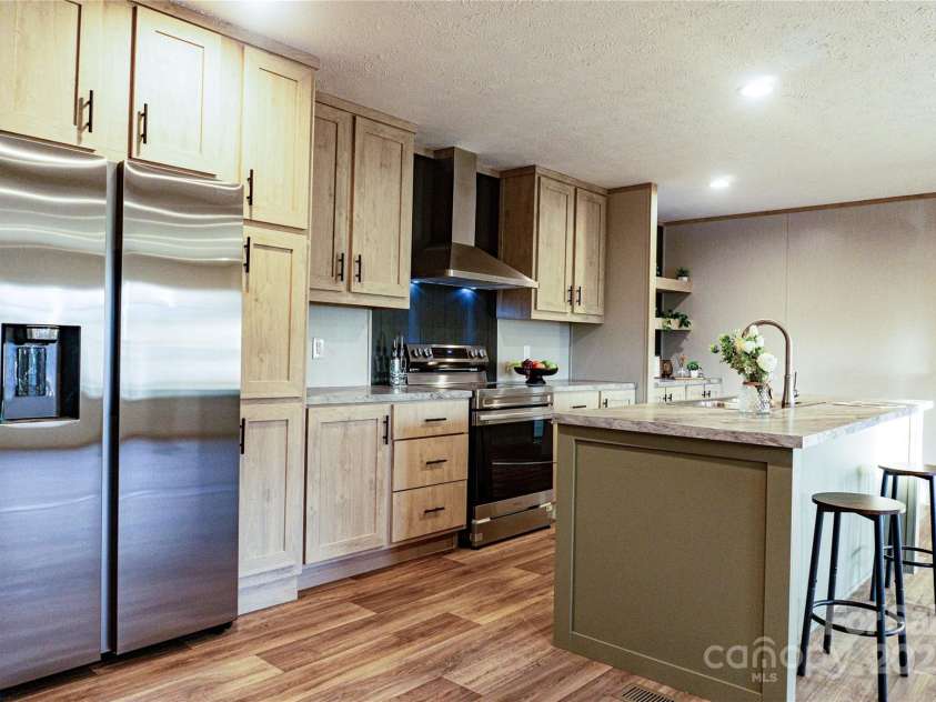 166 Eastgate Drive, Statesville, NC 28625.  MLS# CAR4280738, YatesRealty ID 31563. 