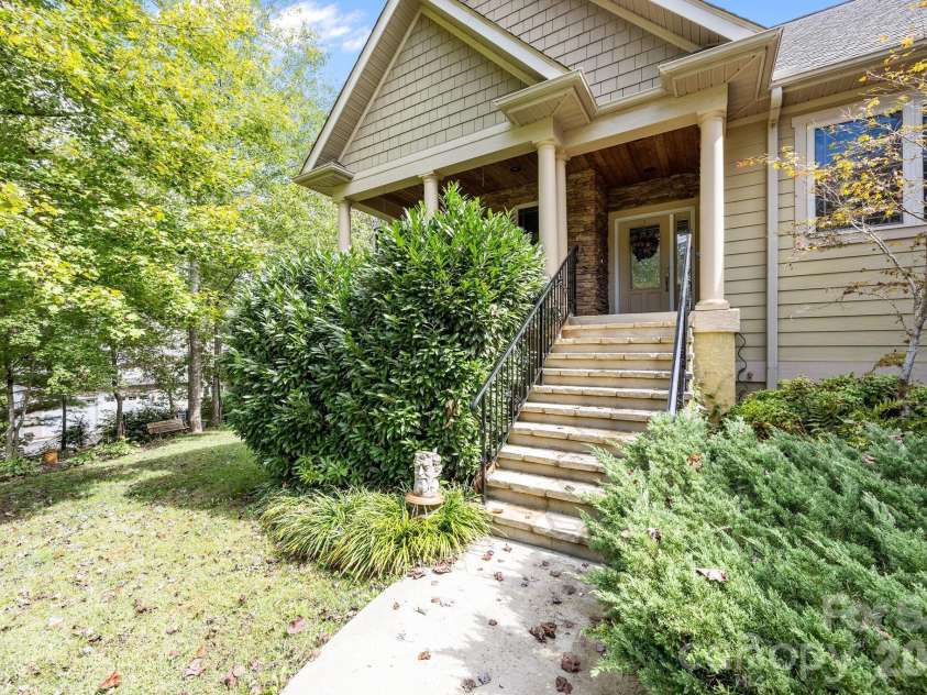 40 Mountain Shadows Drive, Leicester, NC 28748.  MLS# CAR4392638, YatesRealty ID 31563. 