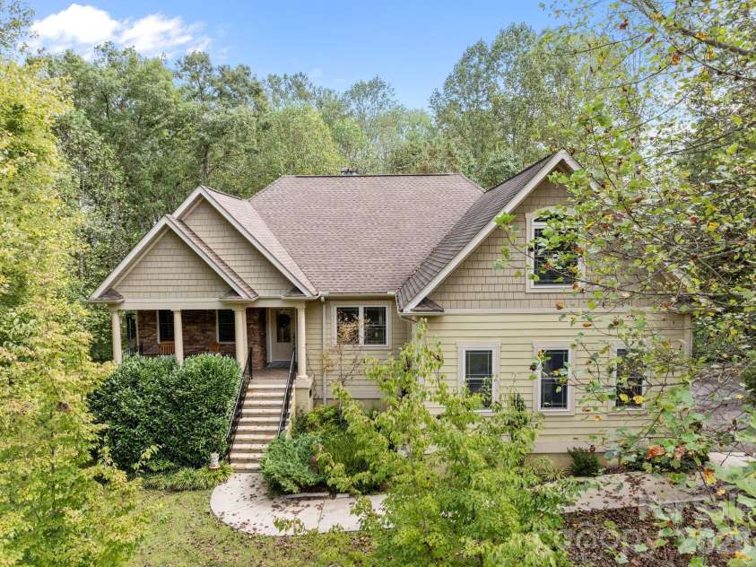 40 Mountain Shadows Drive, Leicester, NC 28748.  MLS# CAR4392638, YatesRealty ID 31563. 