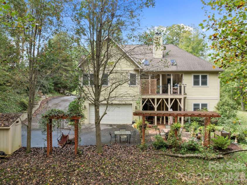 40 Mountain Shadows Drive, Leicester, NC 28748.  MLS# CAR4392638, YatesRealty ID 31563. 