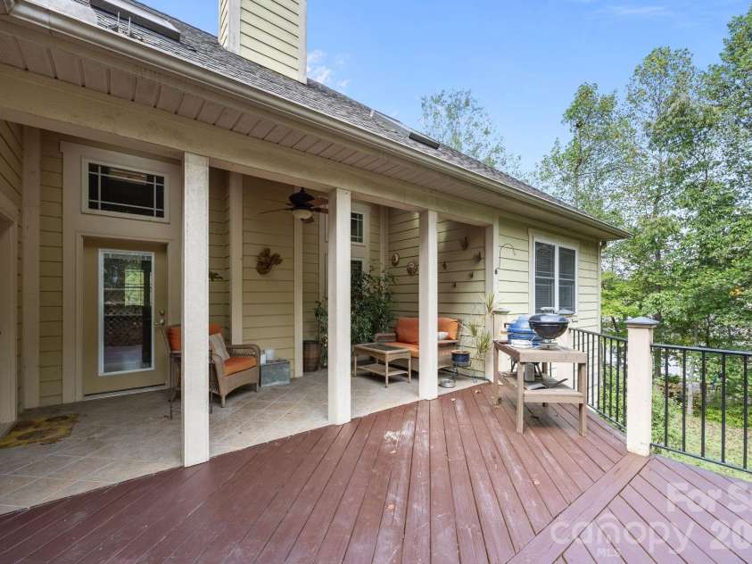 40 Mountain Shadows Drive, Leicester, NC 28748.  MLS# CAR4392638, YatesRealty ID 31563. 