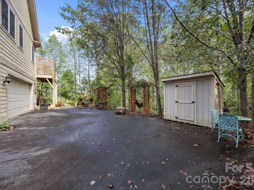 40 Mountain Shadows Drive, Leicester, NC 28748.  MLS# CAR4392638, YatesRealty ID 31563. 