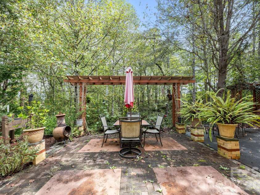 40 Mountain Shadows Drive, Leicester, NC 28748.  MLS# CAR4392638, YatesRealty ID 31563. 