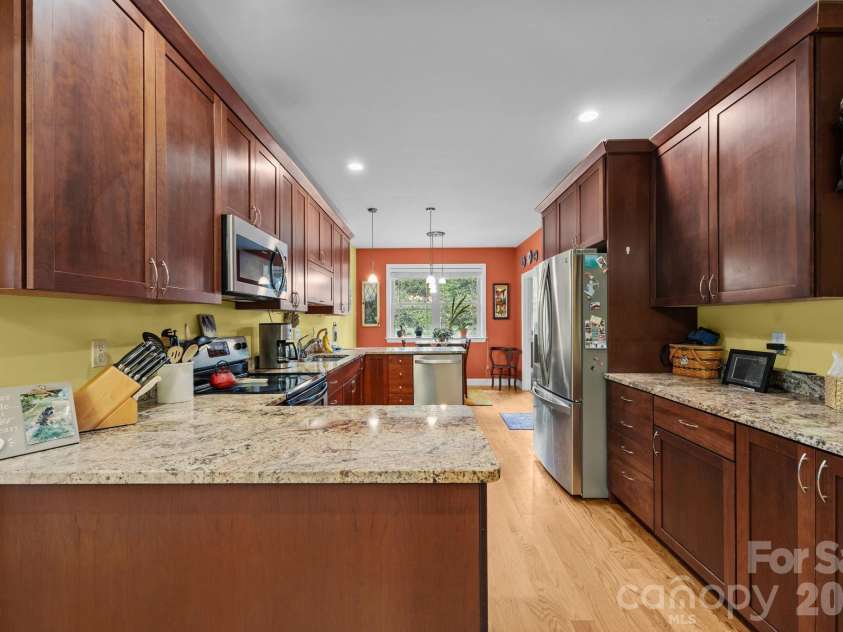 40 Mountain Shadows Drive, Leicester, NC 28748.  MLS# CAR4392638, YatesRealty ID 31563. 