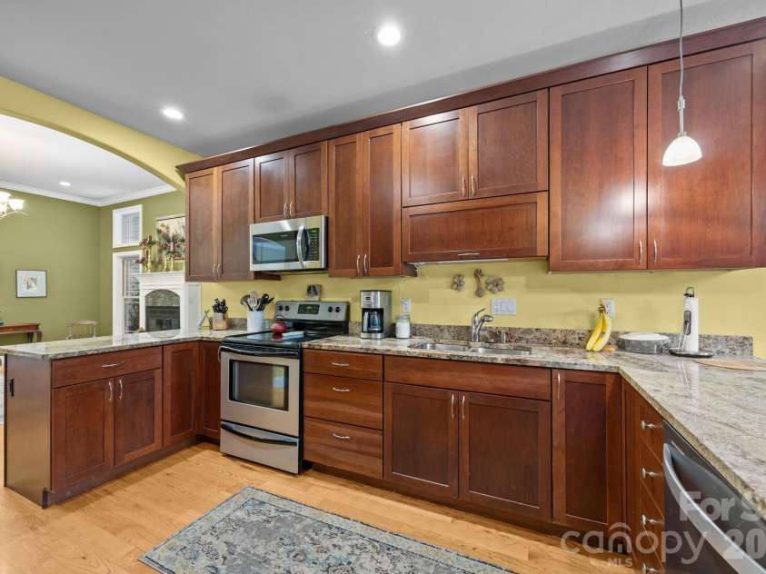 40 Mountain Shadows Drive, Leicester, NC 28748.  MLS# CAR4392638, YatesRealty ID 31563. 