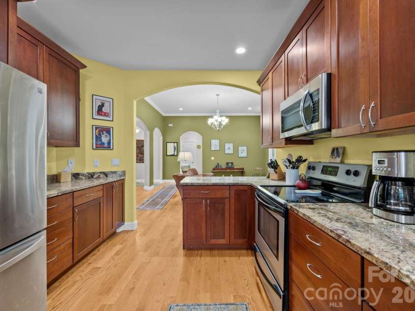 40 Mountain Shadows Drive, Leicester, NC 28748.  MLS# CAR4392638, YatesRealty ID 31563. 