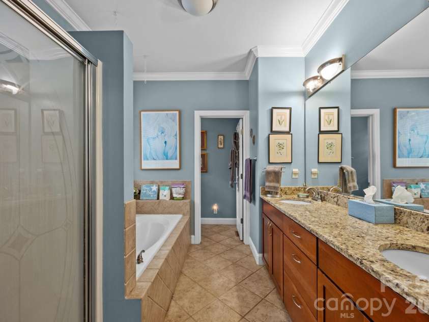 40 Mountain Shadows Drive, Leicester, NC 28748.  MLS# CAR4392638, YatesRealty ID 31563. 