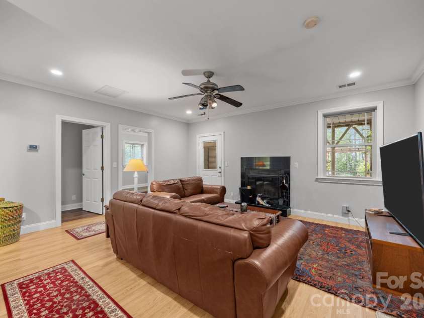 40 Mountain Shadows Drive, Leicester, NC 28748.  MLS# CAR4392638, YatesRealty ID 31563. 