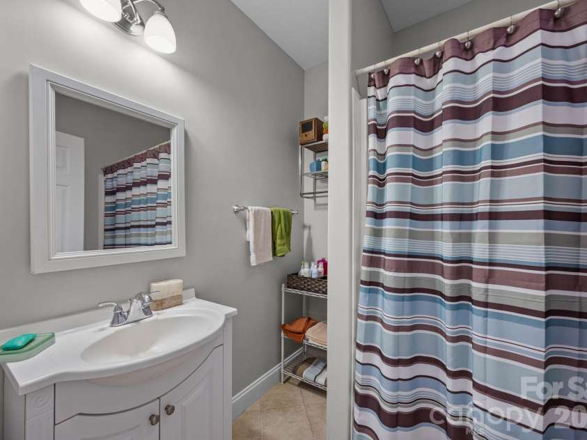 40 Mountain Shadows Drive, Leicester, NC 28748.  MLS# CAR4392638, YatesRealty ID 31563. 
