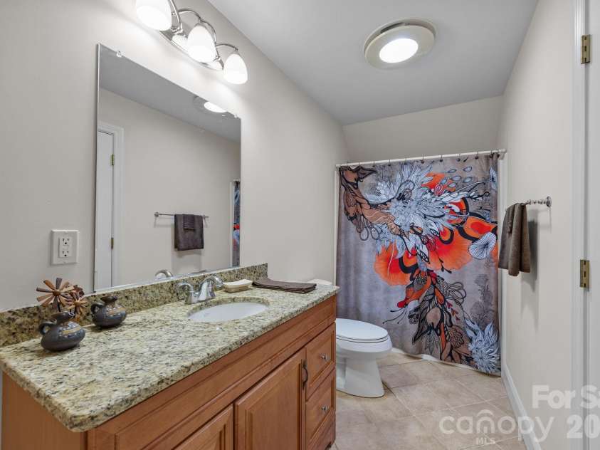 40 Mountain Shadows Drive, Leicester, NC 28748.  MLS# CAR4392638, YatesRealty ID 31563. 