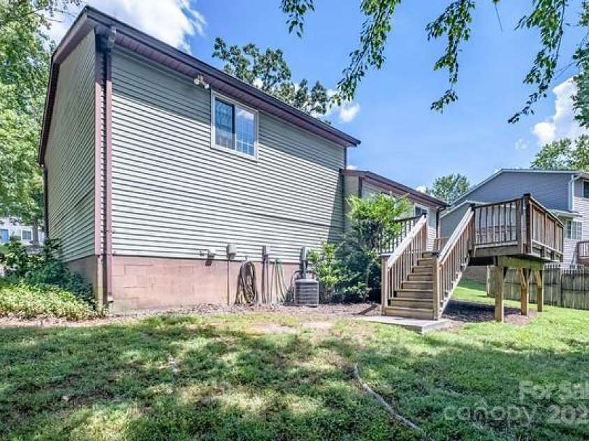 1216 Ogden Place, Charlotte, NC 28213.  MLS# CAR4281429, YatesRealty ID 31565. 