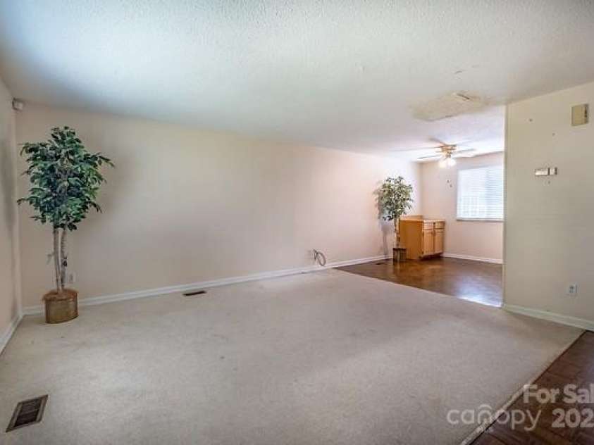 1216 Ogden Place, Charlotte, NC 28213.  MLS# CAR4281429, YatesRealty ID 31565. 