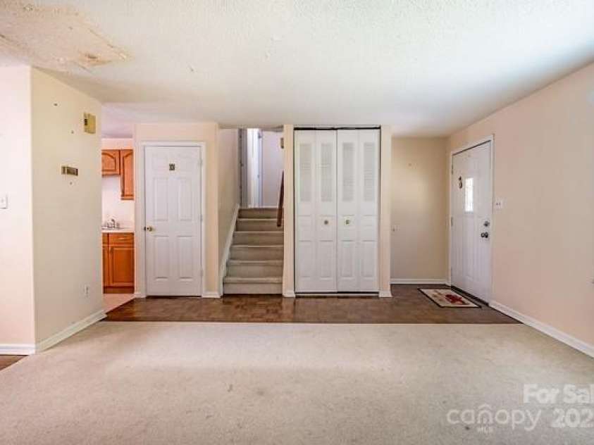 1216 Ogden Place, Charlotte, NC 28213.  MLS# CAR4281429, YatesRealty ID 31565. 