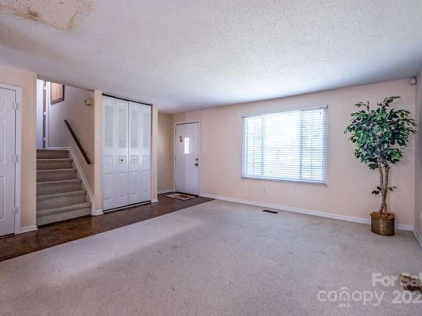 1216 Ogden Place, Charlotte, NC 28213.  MLS# CAR4281429, YatesRealty ID 31565. 