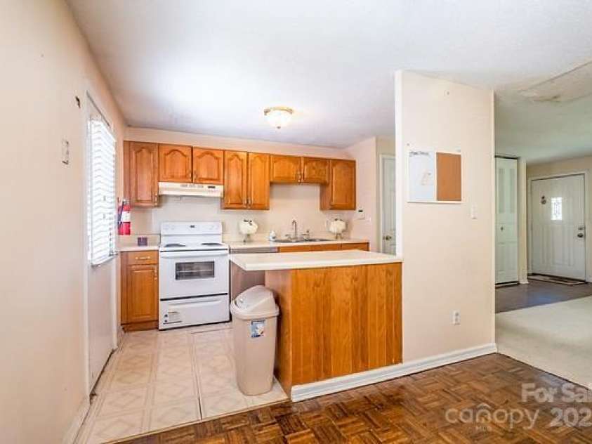 1216 Ogden Place, Charlotte, NC 28213.  MLS# CAR4281429, YatesRealty ID 31565. 